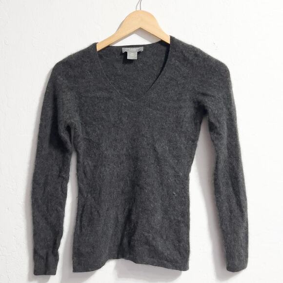 Ann Taylor Sweater V Neck XS Petite Cashmere Dark Grey Fuzzy Soft Cozy - Picture 1 of 7